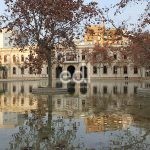 Lago Natural con arboles en Jardines del Príncipe de Girona